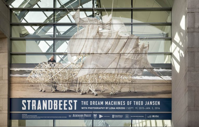 Stranbeest exterior vinyl detail